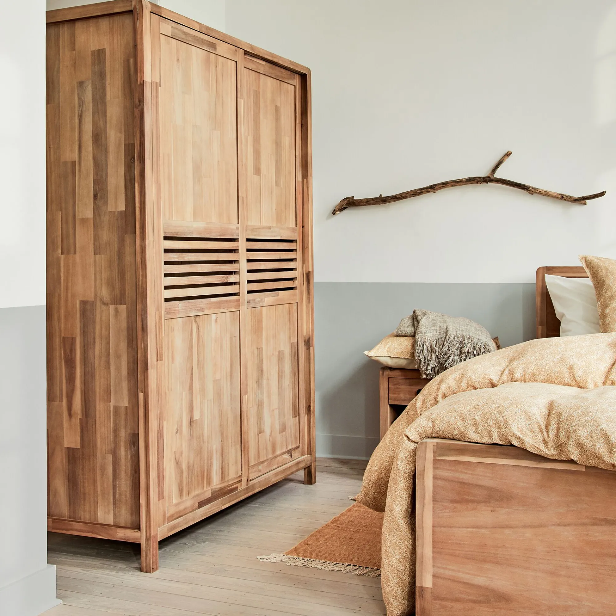 alinea Armoire*Armoire 2 portes coulissantes en acacia massif H203cm - bois clair Bois foncé