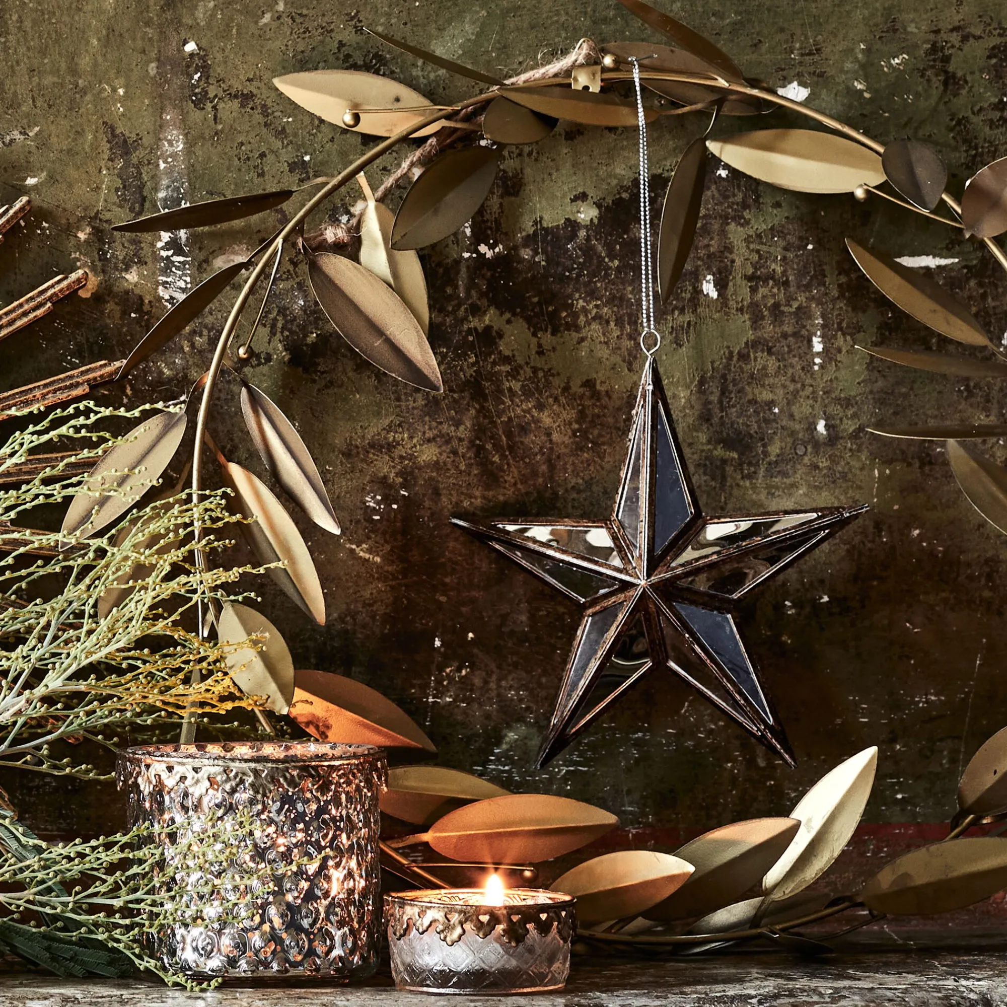 alinea Couronne De Noël*Couronne de Noël végétale en métal D34cm - Doré