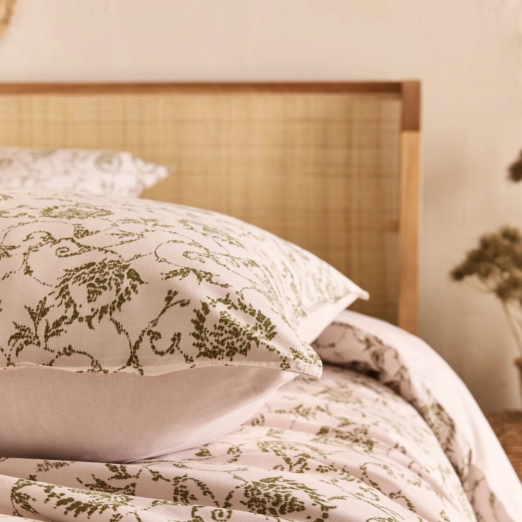 alinea Parure De Lit*Housse de couette 240x220cm et 2 taies d'oreiller 63x63cm en coton motif baroque - Blanc