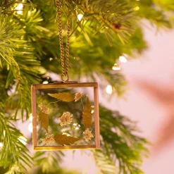 alinea Suspension De Noël*Suspension de Noël en verre et laiton avec fleurs séchées forme carrée H5,50cm - Doré